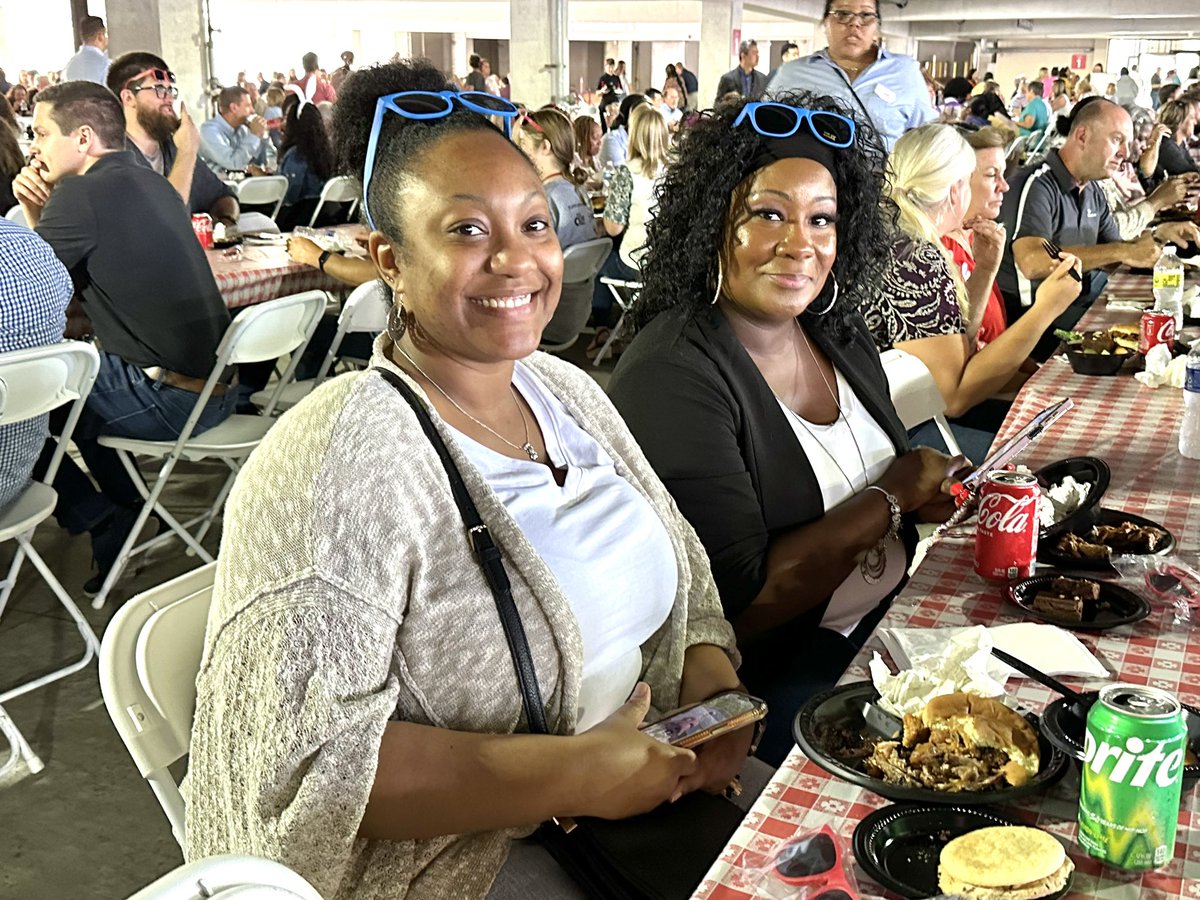 OneAmerica's tweet image. 🧺 What a great day for a picnic! ☀️ Associates enjoyed barbecue, took part in games and swayed to the music at this month’s OneAmerica Best Day. 🎵 #WorkingAtOneAmerica #OABestDays