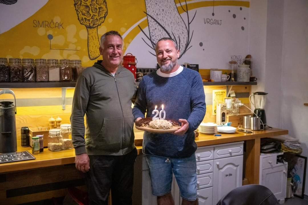 VisitPecka's tweet photo. Zadnjeg vikenda u septembru smo napunili 20 godina predanog rada na edukaciji iz oblasti gljivarstva. 
Hvala na povjerenju i podršci svih ovih godina! https://t.co/WyTZLtX8JY