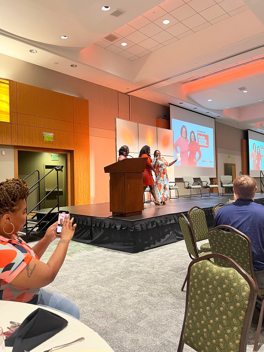 YWCAChasSC's tweet image. #WWB2023 | LaVanda opens up #WhatWomenBring2023, and invites emcees Octavia Mitchell and Ann McGill to the stage

#BringingIt #PowerLunch
