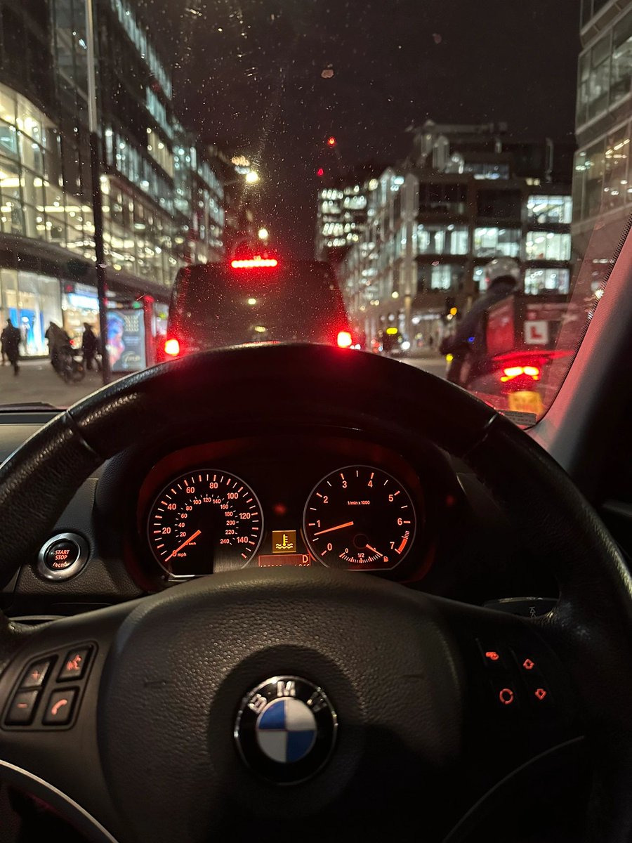 cythara_2011's tweet photo. I have an urgent meeting at work and I'm coming home late tonight.
#LateNightLondonRoad https://t.co/L8BzMidTVg