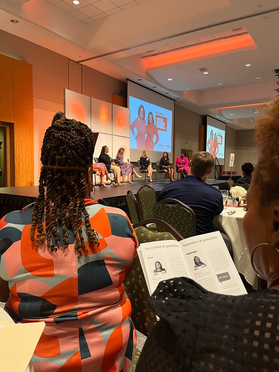 YWCAChasSC's tweet image. #WWB2023 | The honorees on stage! First panel

#WhatWomenBring #BringingIt #PowerLunch