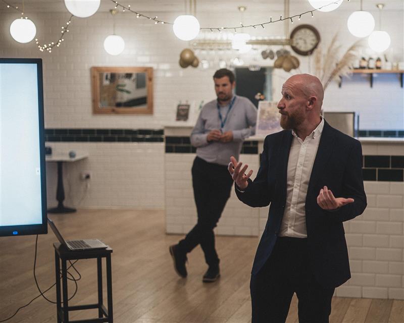 chelmsfordcol's tweet photo. ๐ฅง๐ฝ๏ธ Tonight we had the pleasure of connecting with employers, discussing exciting work placements for our learners, and indulging in some delicious pie & mash courtesy of FCookes. What better way to celebrate T-Levels Week 2023?๐ โ
โ
#TLevelsWeek #workplacements #pieandmash https://t.co/Z6X8RgCMVP