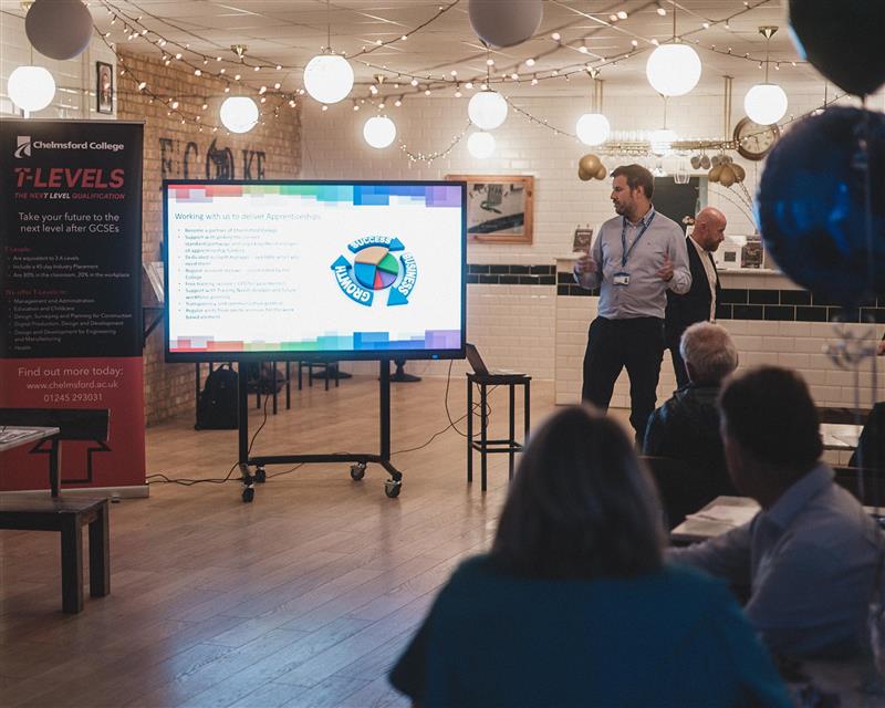 chelmsfordcol's tweet photo. ๐ฅง๐ฝ๏ธ Tonight we had the pleasure of connecting with employers, discussing exciting work placements for our learners, and indulging in some delicious pie & mash courtesy of FCookes. What better way to celebrate T-Levels Week 2023?๐ โ
โ
#TLevelsWeek #workplacements #pieandmash https://t.co/Z6X8RgCMVP