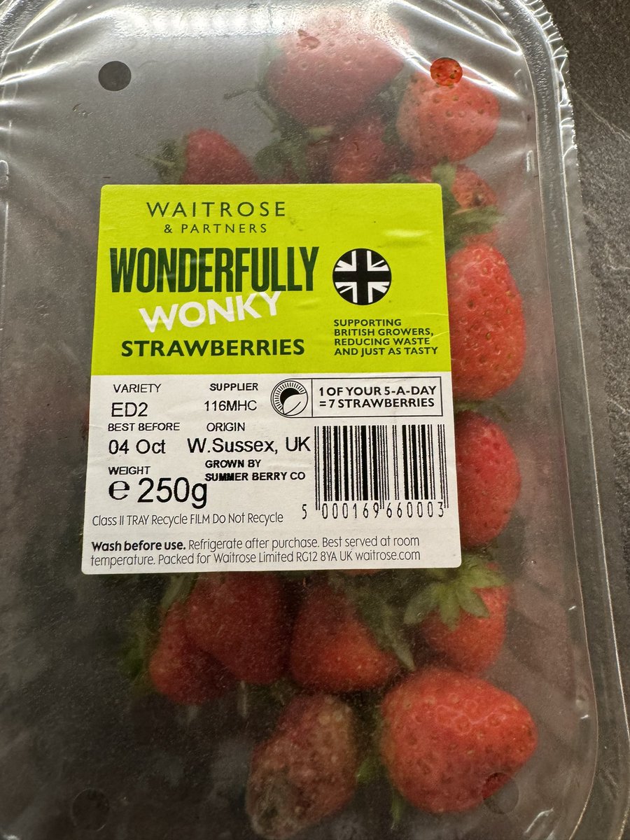 sianmryan's tweet photo. @waitrose wonky fine, but these arrived today with today’s date and mouldy, not wonky!! https://t.co/ktult2AosC