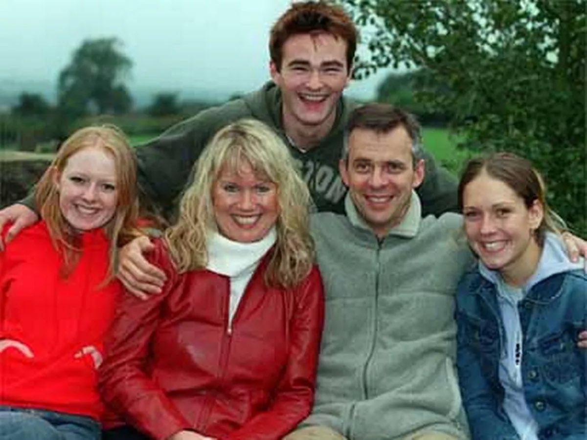 Does anyone remember ‘Soapstars’? It was basically like Popstars, but for aspiring actors, and the winning prize was to be cast as a new family in Emmerdale. I remember they all had different accents (2 Scottish, one Yorkshire, two cockney) and they lasted about 3 minutes.