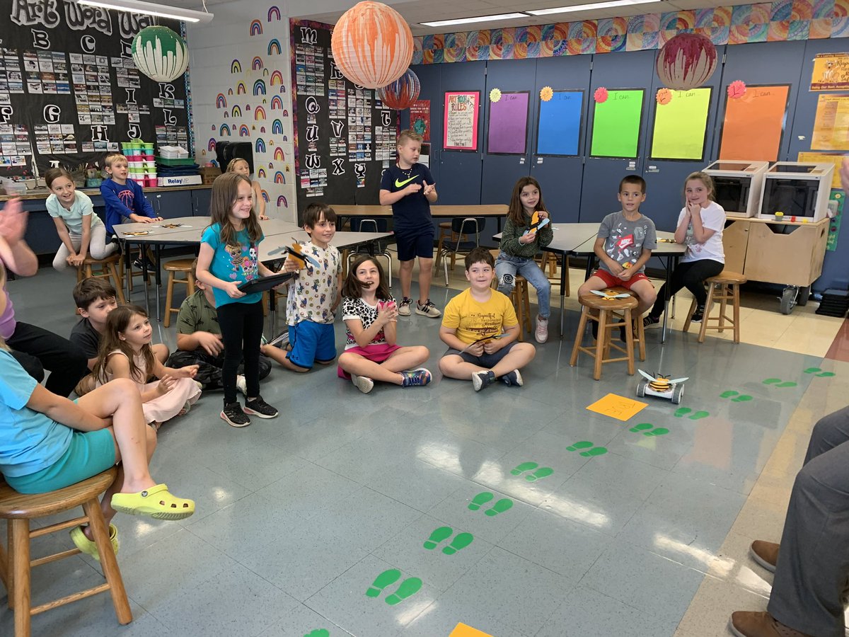 DrOleksaCarter's tweet photo. Creating, fabricating, building….we sure are buzzing in QCSD. 
#steameducation #fabrication 
#engineering @BucksIUSTEAM #BucksFabLab #QCSDProud #PantherPride https://t.co/NYc7DEZh1o