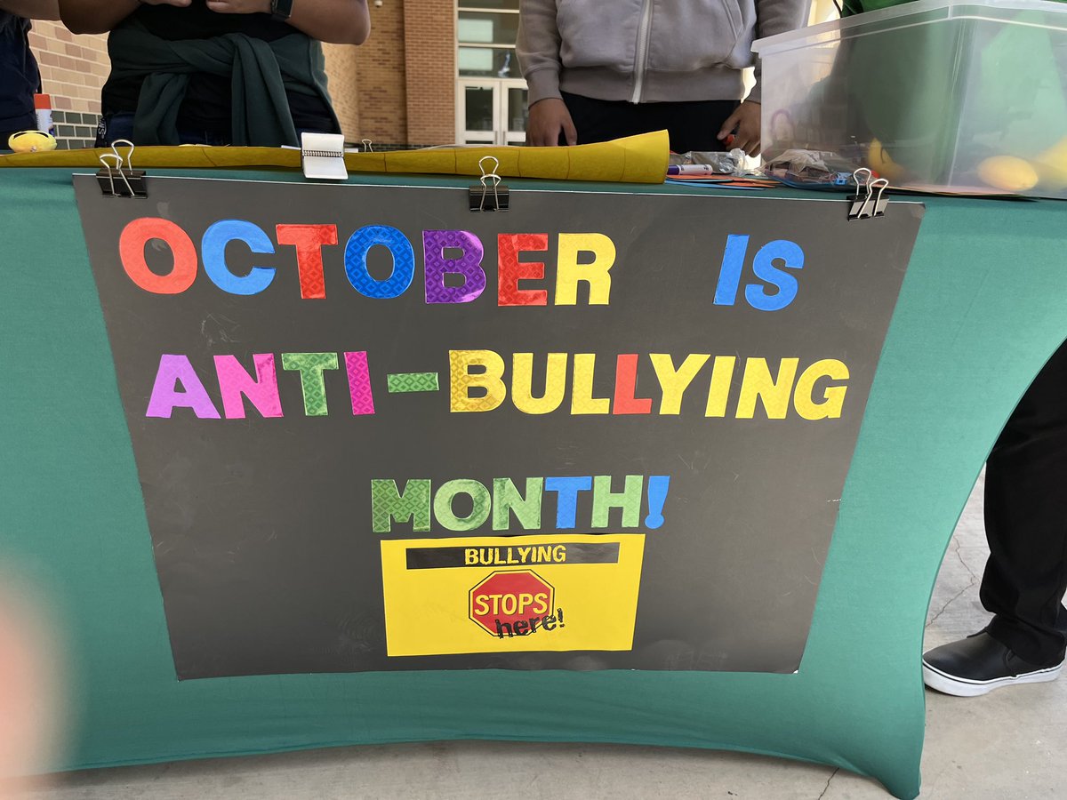 HolmesCounselor's tweet photo. Huskies sprinkling kindness on Anti-bullying month. 🧁 @NISDHolmes @Barrera_Holmes @NISDCounseling @NCANorthside https://t.co/AQnpcRtkjH