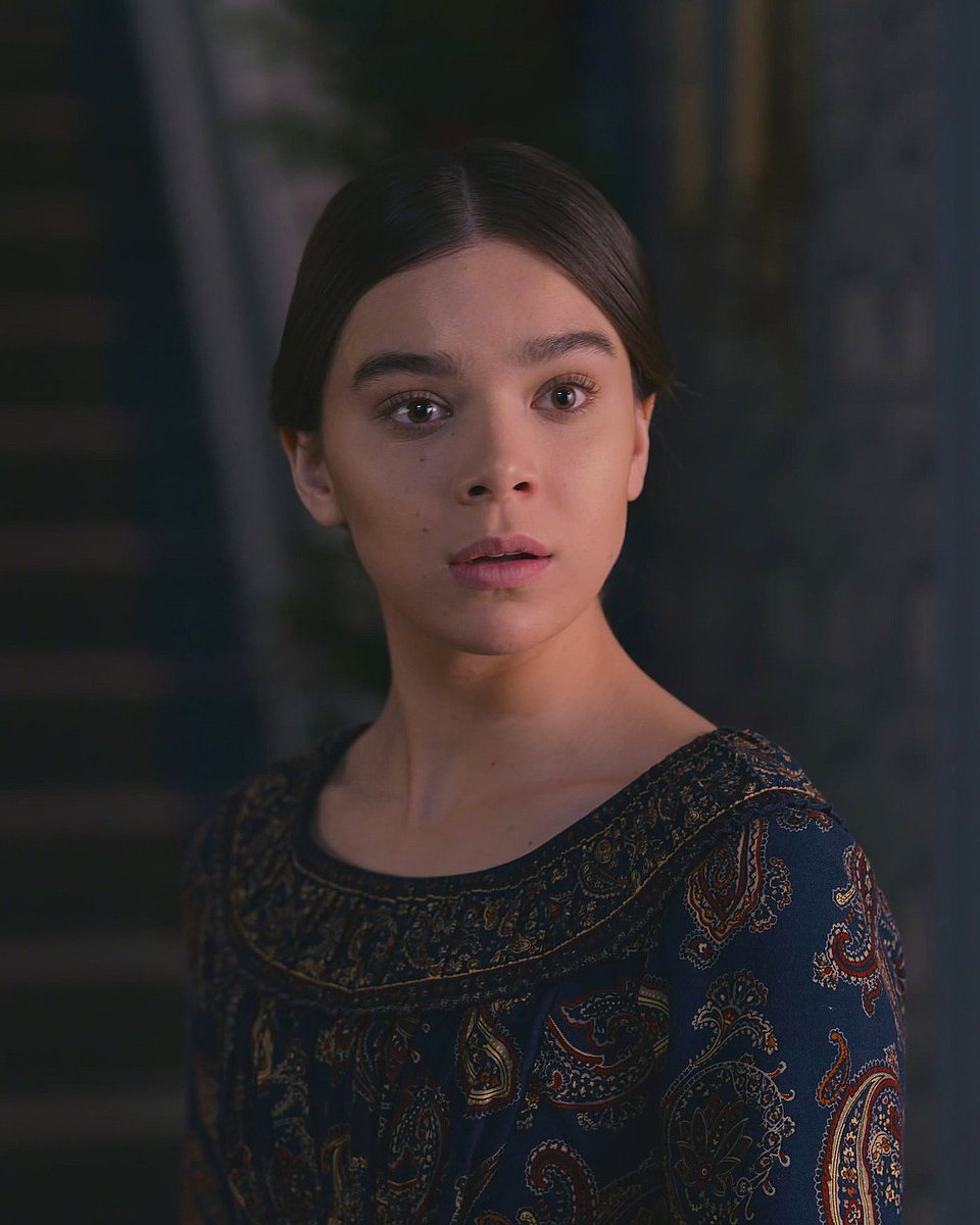 emilysivy's tweet photo. hailee steinfeld as emily dickinson (2019) https://t.co/YBbEtB9Wxh