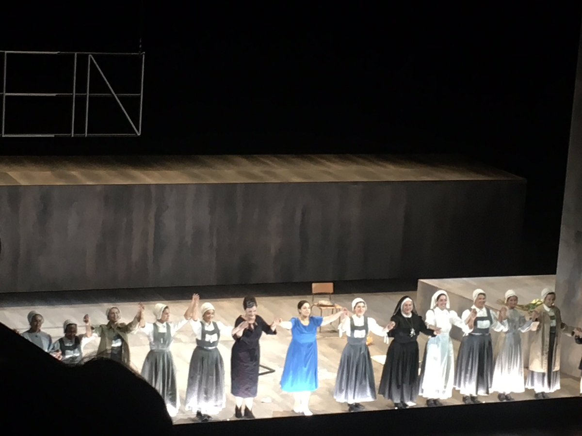 #SuorAngelica @WrStaatsoper starts out as seen zillion times, but then takes on anti-cliche view of Principessa (compassionate: #MichaelaSchuster). @EleonoraBuratto’s Angelica forceful, dramatically intense. - Let’s see how last part of #IlTrittico connects after intermission.