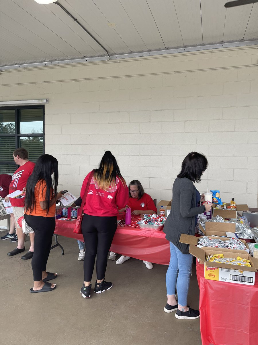 QuedachildofGod's tweet photo. Service Customers First Week!! @CWAUnion catering to the cause!! @HustleHouseMSS #SCFW2023 #LifeAtATT https://t.co/ro1r32WwtX