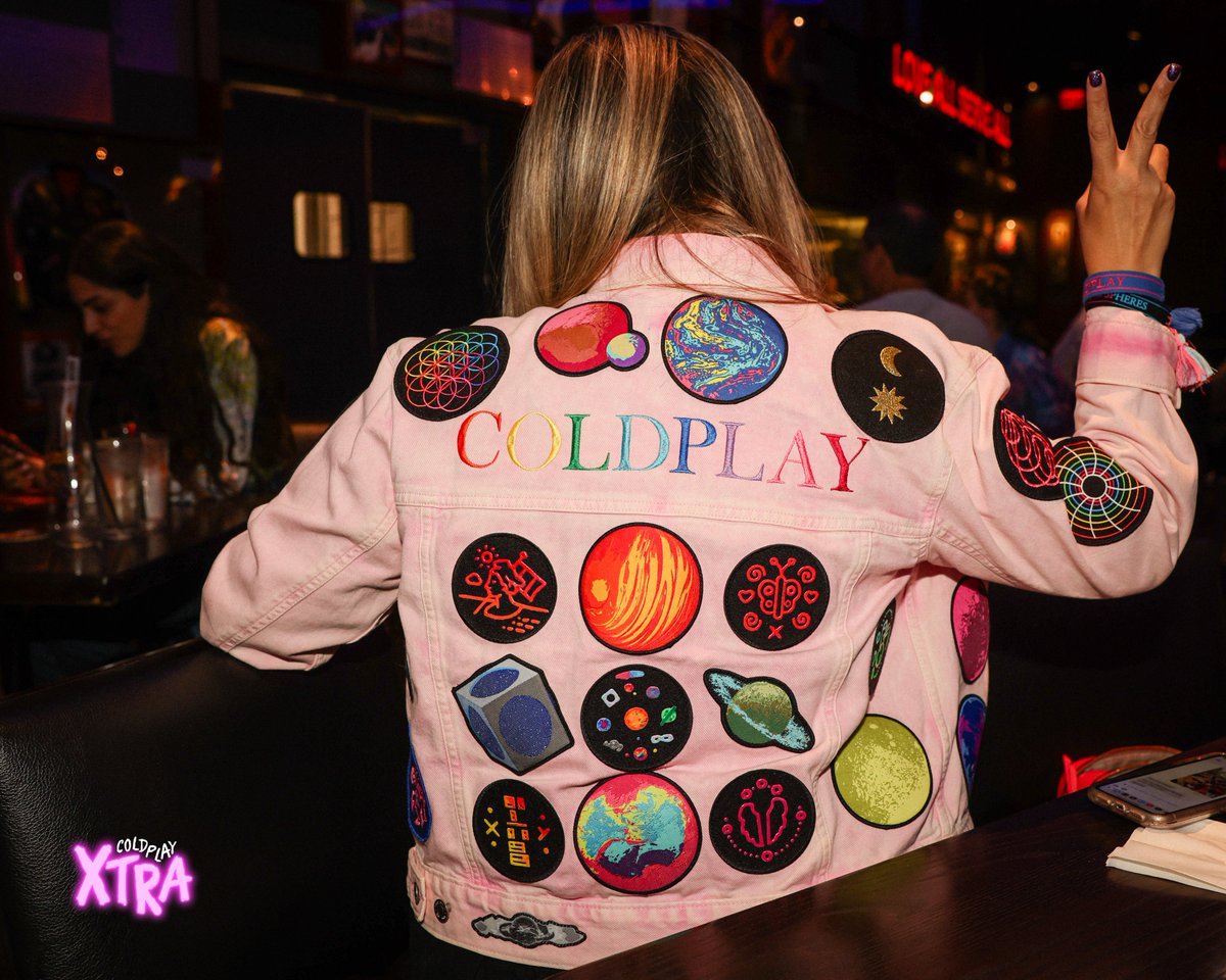 coldplayxtra's tweet photo. 📸 HQ photos from our Coldplay Fan Meetup event at Hard Rock Cafe Hollywood on September 29th - 1/10

🌴 #ColdplayLA https://t.co/lr84ozZMHo