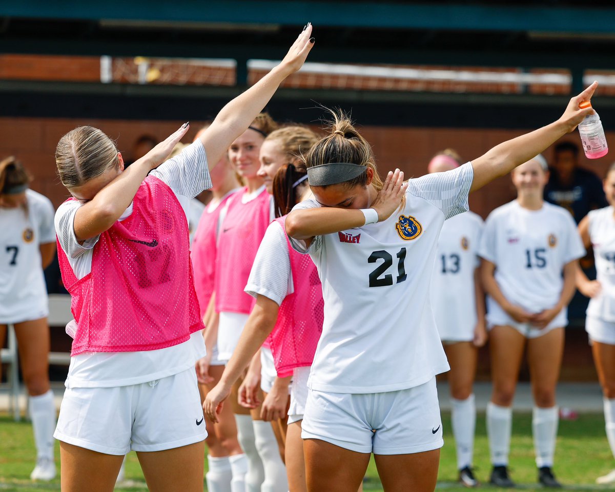 RacersSoccer's tweet photo. 𝓘’𝓶 𝓳𝓾𝓼𝓽 𝓼𝓸 𝓰𝓵𝓪𝓭 𝓽𝓸 𝓫𝓮 𝓫𝓪𝓬𝓴 𝓱𝓸𝓶𝓮 🏡

See y’all at Cutchin Field tomorrow at 3 p.m.‼️

#GoRacers🏇 https://t.co/ZD3FxkmfKm