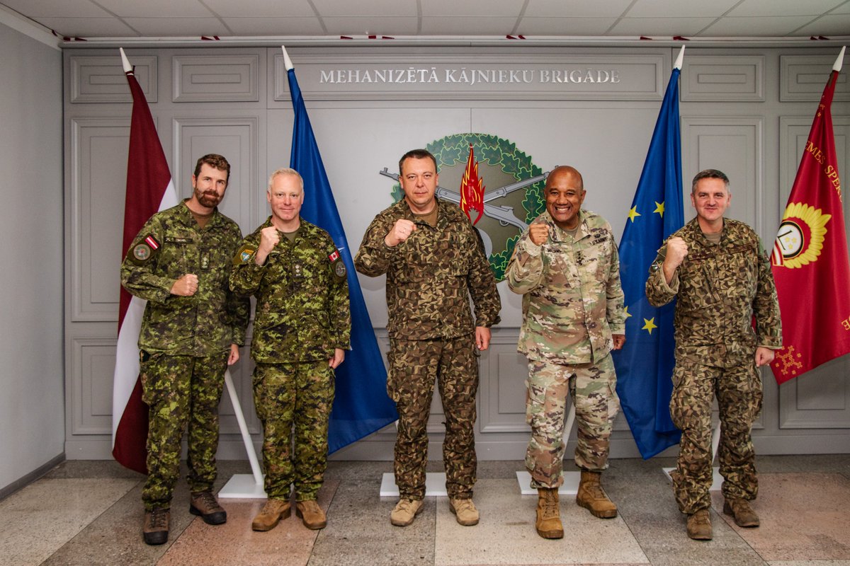 💪WE ARE #STRONGERTOGETHER
🇺🇸Gen. Darryl A. Williams, Commander of the @USArmyEURAF during his visit to 🇱🇻,was hosted by Colonel Oskars Kudlis in the Military base 'Ādaži'.
The United States of America is Latvia's strategic partner and ally.  
#WeAreNato #Allies #ProtectTheFuture
