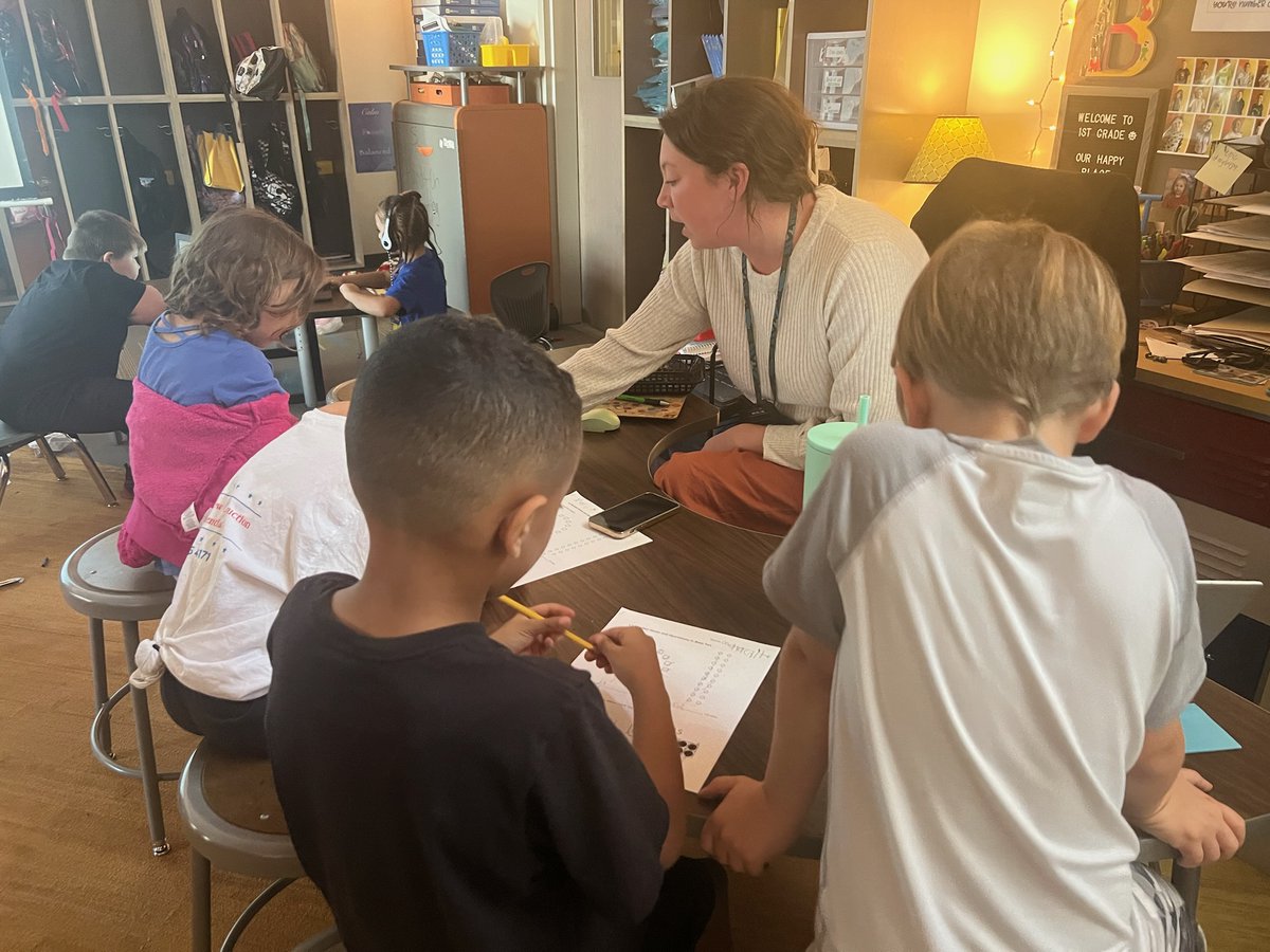 janelle_ballard's tweet photo. @FremontSPS loves small group tiered instruction to meet the learning needs of our young Falcons 👏 #SPSUnited @officialSPS https://t.co/tBctLkrp4i