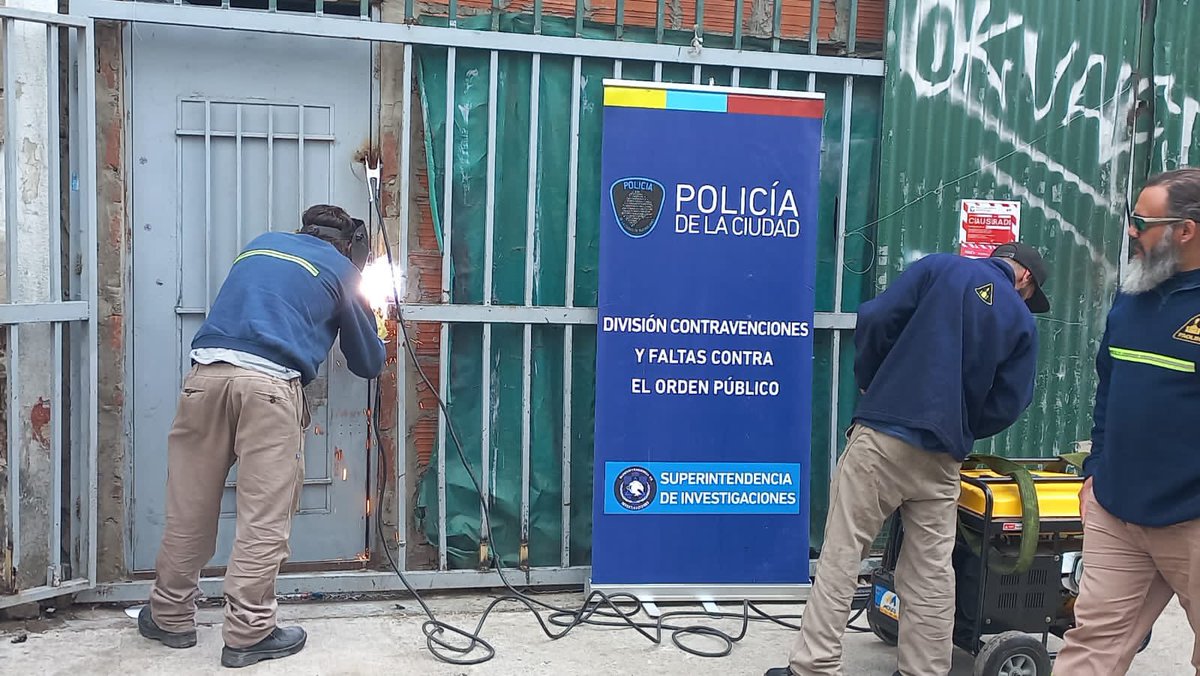 constitucionley's tweet photo. meses en q funcionarios repitieran q no podían hacer nada, asesinato en contexto eleccionario y nuevo ministro avanzaron en la direcc q mostraban investigaciones d vecinos Ahora no pierdan la oportunidad d abordar integralmente proble+ @jorgemacri @SantoroLeandro @vaninabiasi https://t.co/r1F08i2N1I