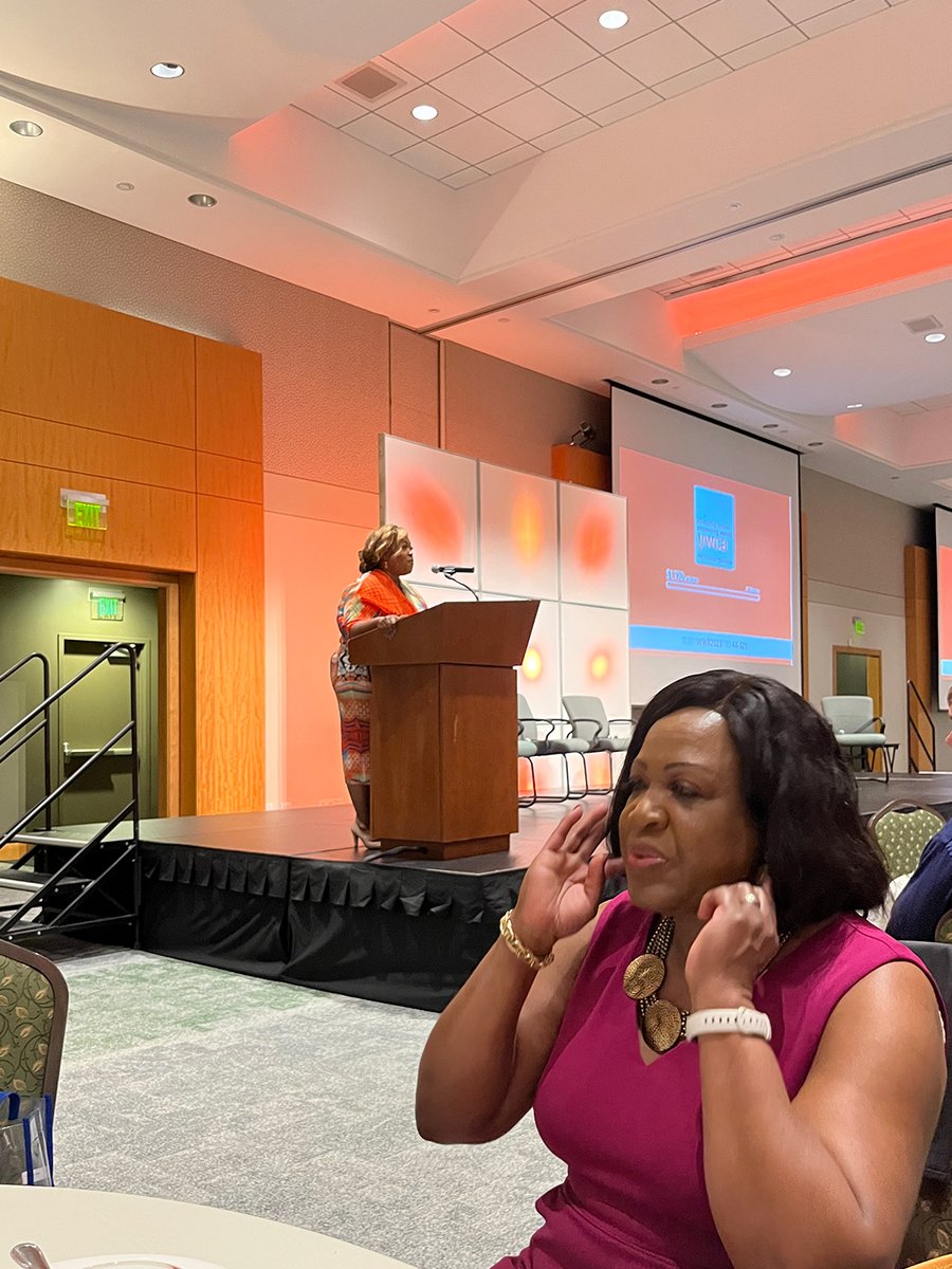 YWCAChasSC's tweet image. #WWB2023 | YWCA.GC's CJ Gather wraps us all up! See you next year

#WhatWomenBring #BringingIt #PowerLunch