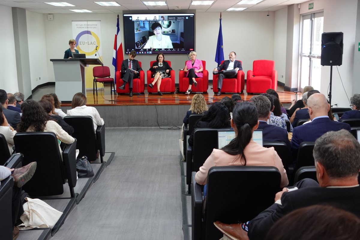eulacfoundation's tweet photo. En la Sesión de Keynotes del Foro Multi-actor EU-LAC nos acompañaron Mónica Araya (@FIClima), Ragnheiður Elín (Dir. @OECD_Centre), Inmaculada Zamora (Secretaria Gral. @FIIAPP), Eduardo Agudelo @AgendaCAF), José Fernández (@fundacioncarolina) y Olga Baus-Gibert (@EU_Partnerships). https://t.co/UGOlvCiRnb