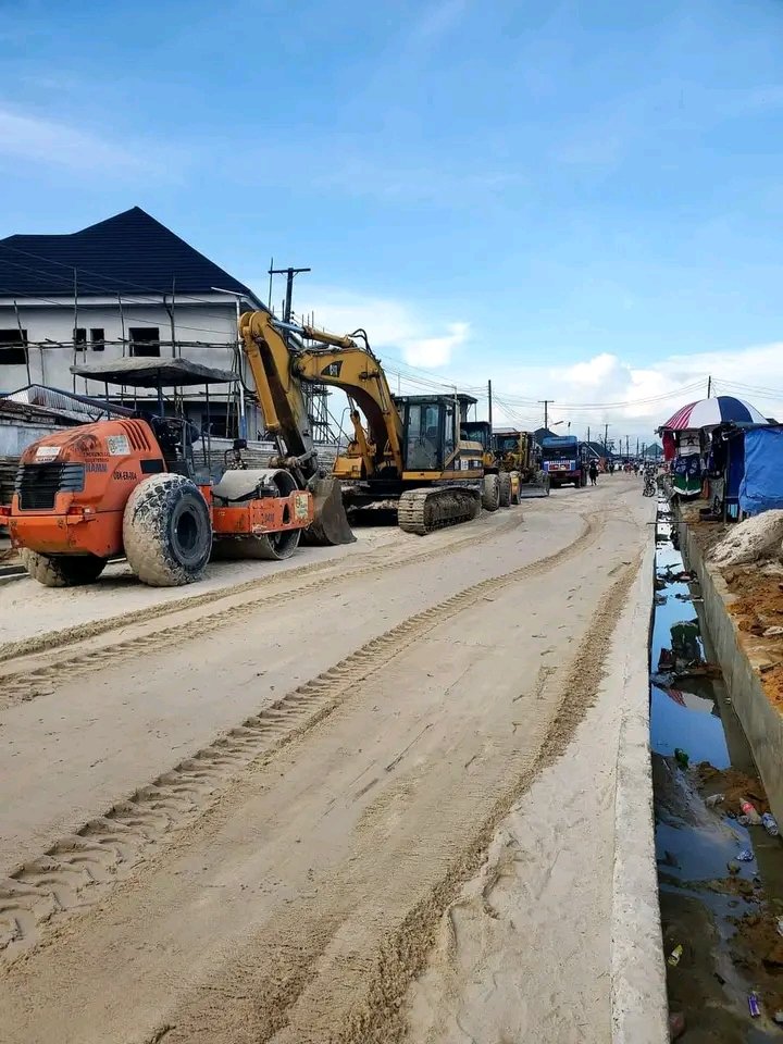 PTakufia's tweet photo. PROGRESS REPORT
Otovwodo/Ovie Palace link road, Ughelli, Delta State.
Project is nearing completion.
Quality of work is very impressive.
God bless #MrProjects, His Excellency Governor Sheriff Oborevwori.
#AdvancingDelta
#GovernorSheriff
#DeltaState https://t.co/JcLmTaaV5G