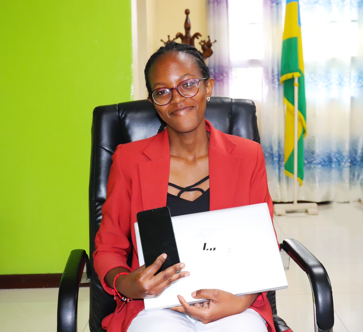 UR_CAFF's tweet photo. Upon return from Israel internship @RwandaAgri @RDBrwanda Mrs. Shadia Uwase a graduate @Uni_Rwanda @UR_CAVM receives her best performer awards (a laptop &amp; Smartphone) as the first class honours during the 8th Grad.ceremony of 2022. Congz @ShadiaUwase1 https://t.co/JiYM4028Mb