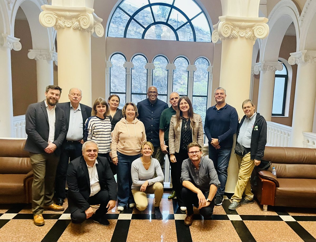 EaPConnect_News's tweet photo. Day 2 of #EaPConnect Project meeting ‘Making the future possible’ in #Yerevan focussed on the double diamond design process model & experience exchanges with #NRENs @HEAnet & @grnet_gr.
Photos: team at work & visit at @MashtotsM manuscripts museum.
Thank you @IIAP_ASNET_AM 🙏 https://t.co/df6aA2woqX