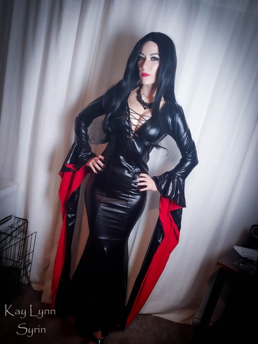 Spookytober is here! Who's excited? https://t.co/SjORipyUNF<a href="/tag/pride"class="tags"><span>#pride</span></a>