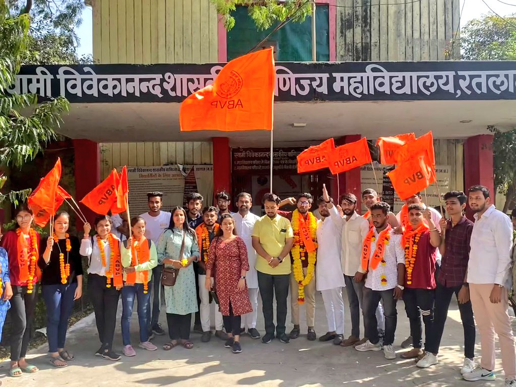Prakash_Parmar5's tweet photo. आज अभाविप रतलाम में स्थित "शासकीय विवेकानंद महाविद्यालय" में रानी दुर्गावती जी की ५००वीं जयंती के एक दिन पूर्व संगोष्ठी आयोजित कर वर्ष २०२३-२४ "महाविद्यालय ईकाई" की घोषणा की गईं जिसमें महाविद्यालय अध्यक्ष अर्जुन पाटीदार व् महाविद्यालय मंत्री अनिकेत गवली को बनाया गया ! 
1/1 https://t.co/brDky2bCN7