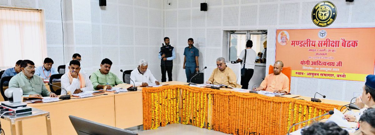 sahjanandraibjp's tweet photo. बस्ती कमिश्नरी की समीक्षा बैठक में माननीय मुख्यमंत्री पूज्यनीय योगी आदित्यनाथ जी महाराज व प्रभारी मंत्री श्री राकेश सचान जी के साथ सहभाग किया।
#BJP #BharatiyaJanataParty #NarendraModi #Modi #Yogiadityanath #BJPGovernment #BJP4India #INDIAwithBJP https://t.co/tPAue2mzjE