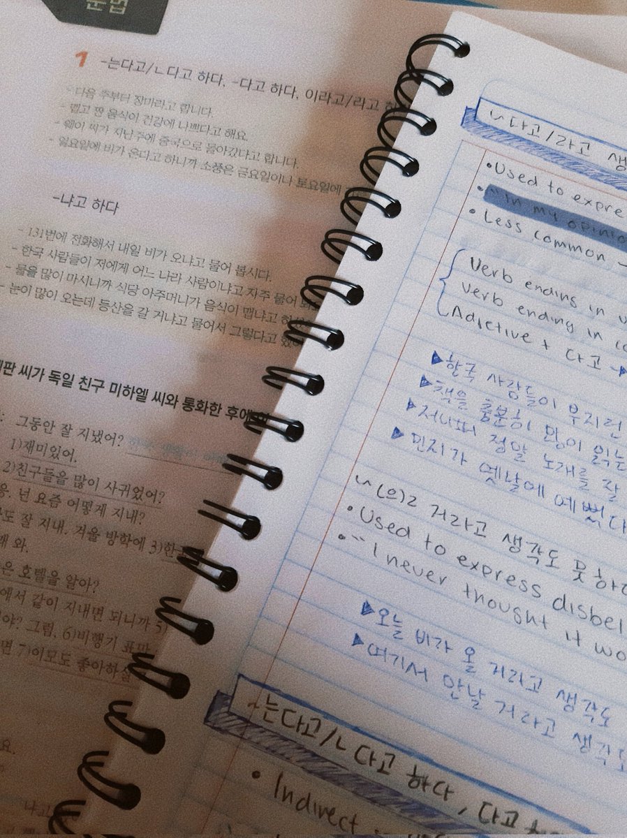 joe_studies's tweet image. • 100423 • #studytwt #langtwt 
today I spent my spare time studying for my exam and also review some korean grammar 🐛