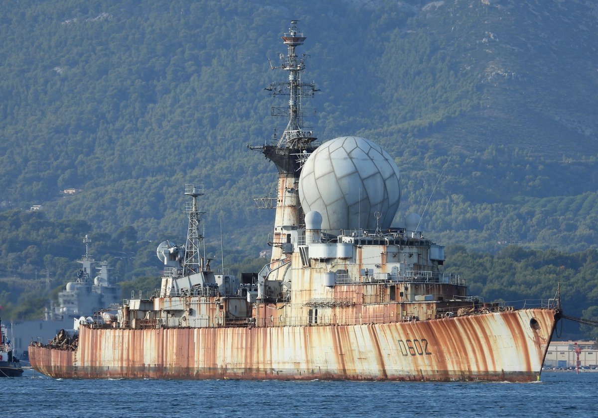 WarshipCam's tweet photo. Former French Navy Suffren-class frigate FS Suffren (D602) leaving Toulon, France for the scrapyard - October 4, 2023 #fssuffren #d602
SRC: TW-@GGYSSELSSHIPS https://t.co/g9Lt9CCWt8
