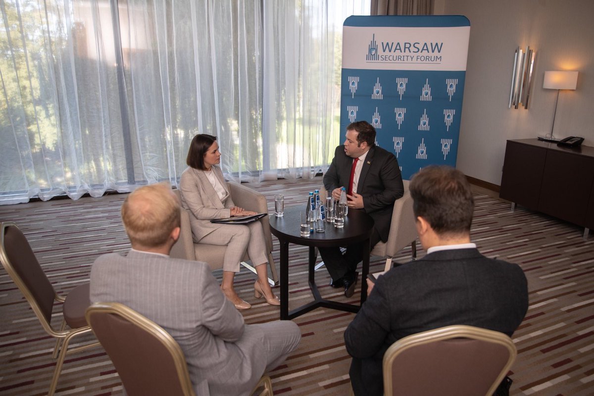 Dz_Kuchynski's tweet photo. At the margins of #WSF23, it was a pleasure to engage with @SDoughtyMP , a valued friend within the @UKLabour who shares our deep commitment to a free #Belarus.
@Tsihanouskaya underlined the importance of 🇬🇧 bipartisan support for ⚪️🔴⚪️ people & new sanctions against 🇧🇾 regime. https://t.co/OgWAvFVOGh