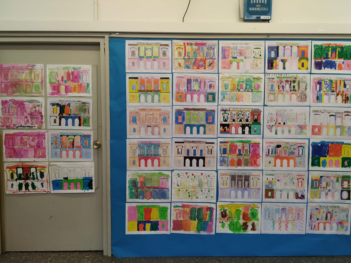 Escola_Lavinia's tweet photo. I de la Seu del districte a l'entrada de l'escola! Ja tenim exposats els dibuixos dels nens i nenes!! Visca la #fmLesCorts! Lavinia mola mil! https://t.co/L43aerzz2B