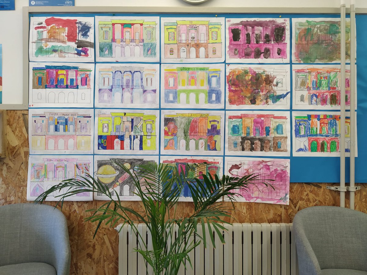 Escola_Lavinia's tweet photo. I de la Seu del districte a l'entrada de l'escola! Ja tenim exposats els dibuixos dels nens i nenes!! Visca la #fmLesCorts! Lavinia mola mil! https://t.co/L43aerzz2B