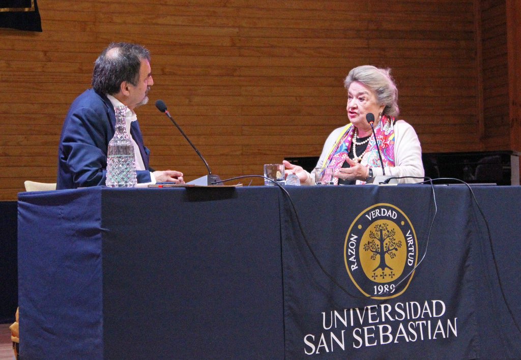 Hemos realizado un nuevo Diálogo Sureño como #GenteDelSur, donde la historiadora y destacada académica Lucía Santa Cruz, conversó con Hardy Knittel en la USS sede Patagonia. 
La actividad tuvo como eje el análisis de nuestra democracia, su pasado, presente y proyección al futuro.
