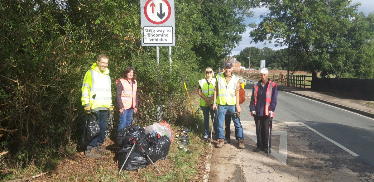 WickfordWombles's tweet image. Some of the team out cleaning our countryside yesterday, 8 sacks full + 7 NO² canisters bringing our total collected to over 500 that's well over £10000 worth that weve found thrown in our countryside . 😱
#BoysClub
#WombleArmy
#FastGas
@BBCEssex 
@Essex_Echo 
@River_Care 
@SEWH