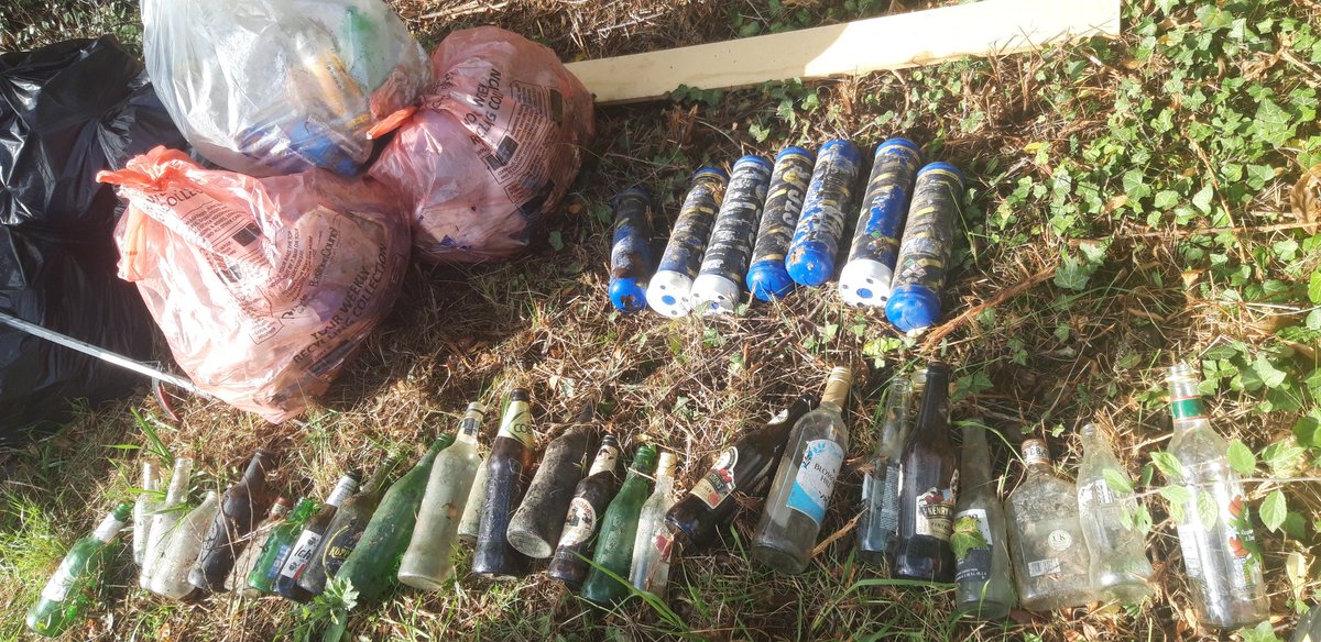 WickfordWombles's tweet image. Some of the team out cleaning our countryside yesterday, 8 sacks full + 7 NO² canisters bringing our total collected to over 500 that's well over £10000 worth that weve found thrown in our countryside . 😱
#BoysClub
#WombleArmy
#FastGas
@BBCEssex 
@Essex_Echo 
@River_Care 
@SEWH