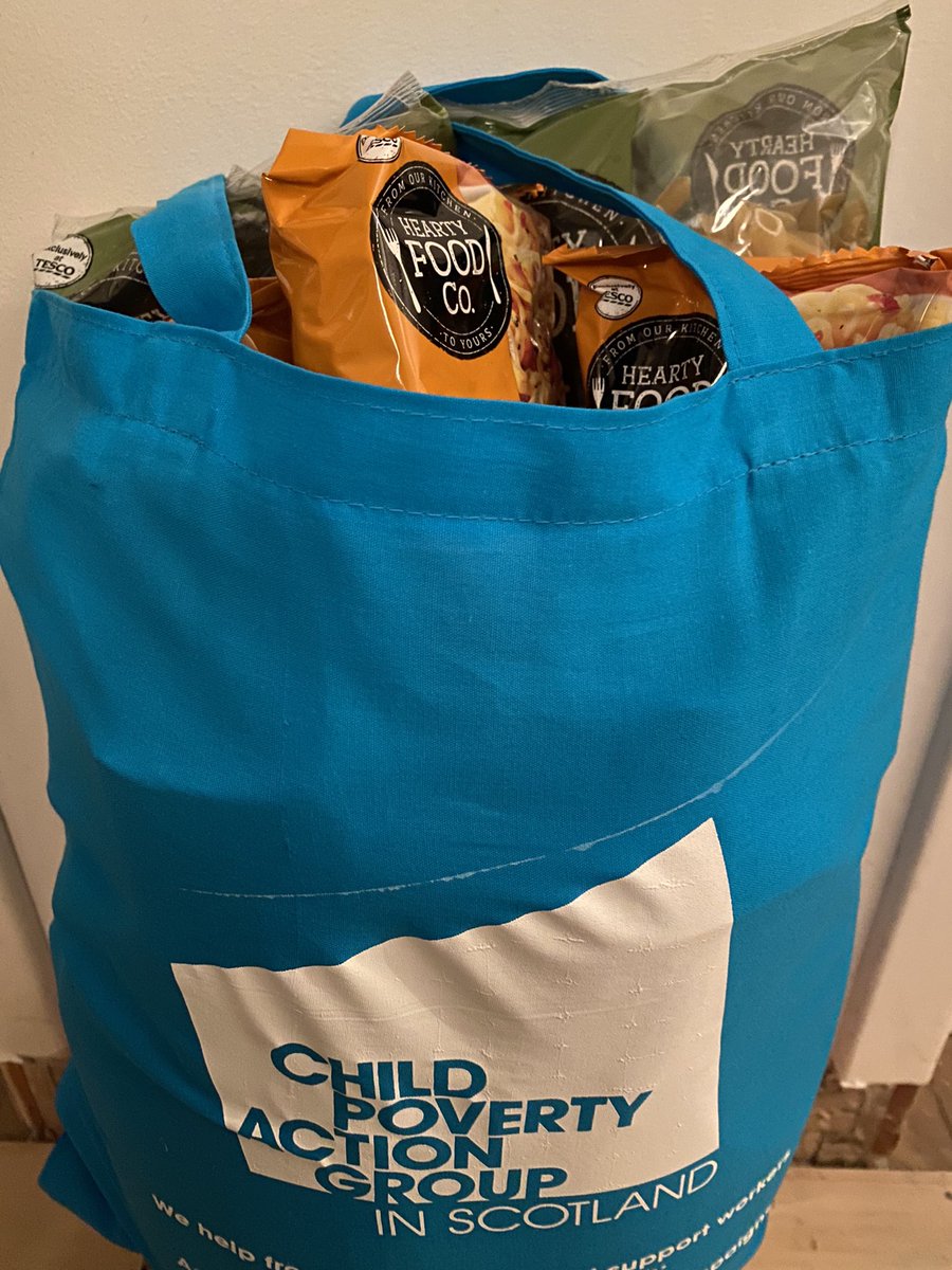 mstdrama's tweet photo. Got my donation ready for our @BraesPantry food drive @BraesHigh (thanks @CPAGScotland for the bag!). #ShareWhatYouCan and help us see how far we can go to support our local community. All donations welcome @OnandUpBHS #ChallengePoverty @CPW_Scotland #Canwedothis https://t.co/YOyZjXZHNb