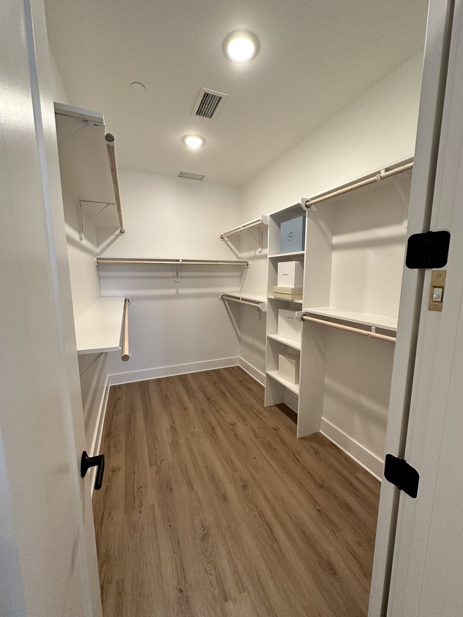 Would you pay $3400/mo for this high rise in Downtown Dallas? 🤯