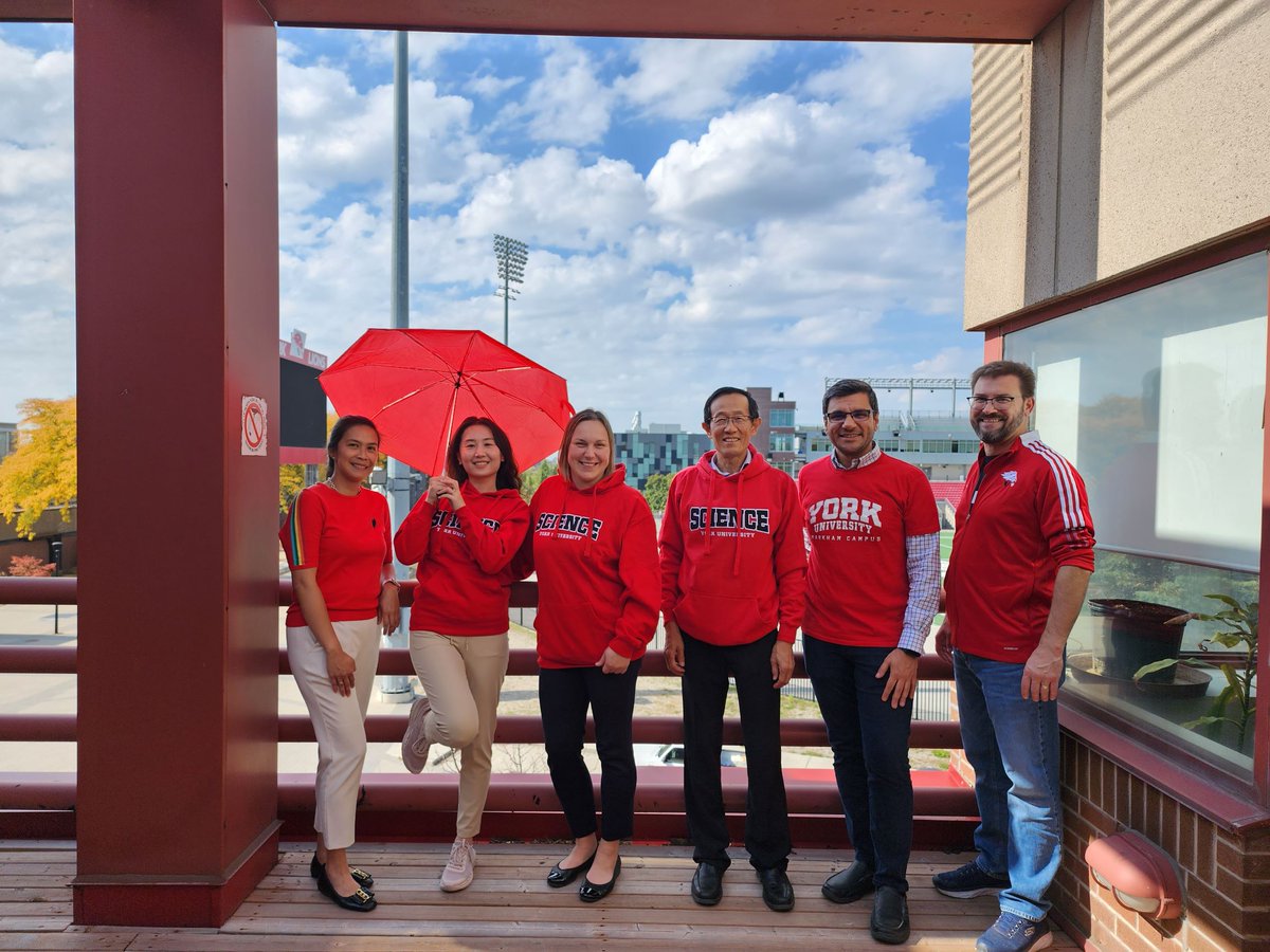 YorkUScience's tweet photo. Happy Spirit Day from #YorkUScience! 

📷 Our Dean's Office showing off their #YorkU pride. | #YUSpirit https://t.co/UvTOQ37h53