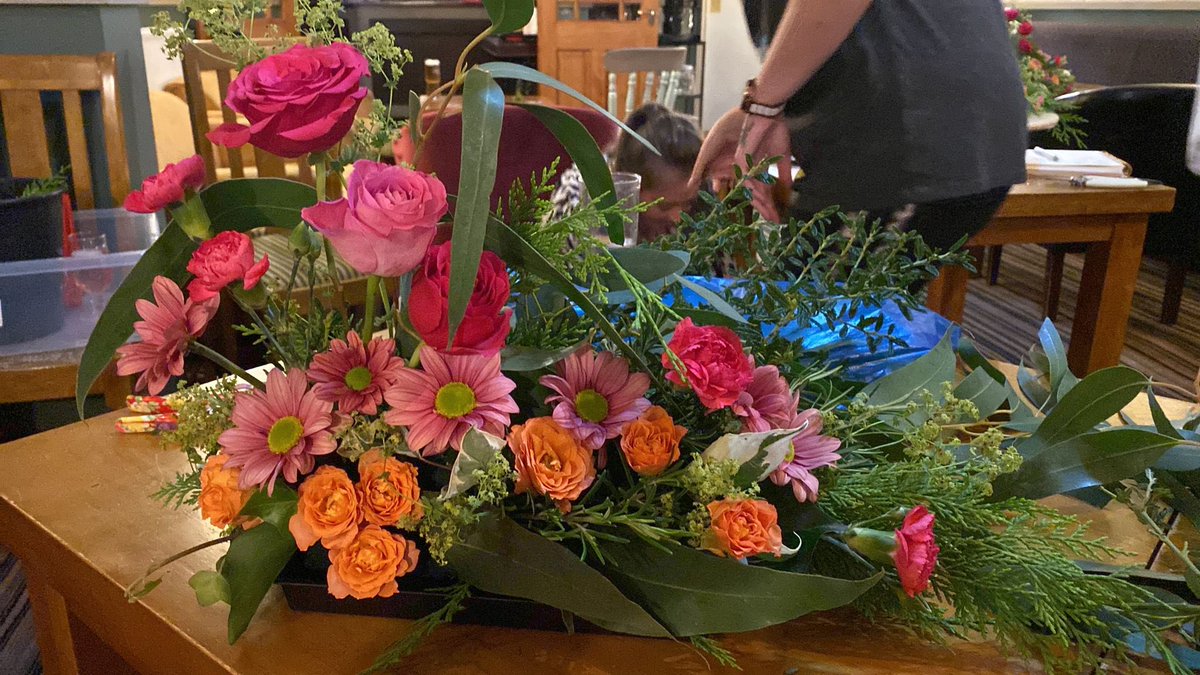 Em_Matti_'s tweet photo. Took my mum on a flower arrangement class for her birthday &amp; i’m well chuffed with my efforts 😍 #flowerarranging #flowers https://t.co/GGpv8koThv
