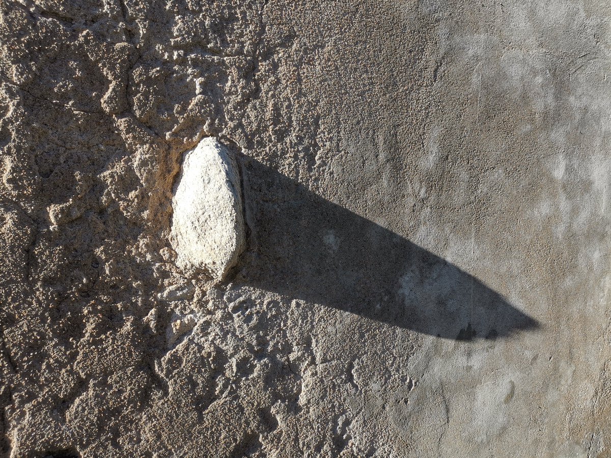 laurentduval's tweet photo. It's about time (a wall in #PiriacSurMer) https://t.co/0iJgFVfP18