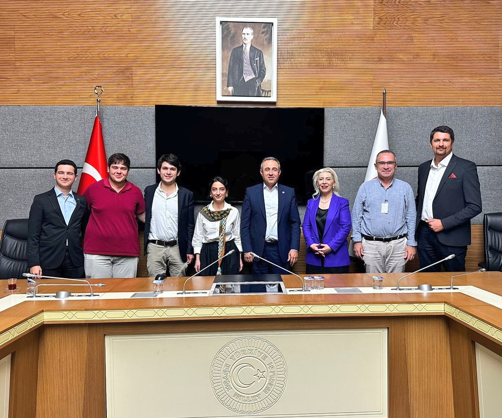 Politika kurulu toplantımızı Kahramanmaraş milletvekilimiz ve sağlık politikaları koordinatörümüz <a href="/irfankaratutlu1/">Dr. İRFAN KARATUTLU</a> başkanlığında  <a href="/TBMMresmi/">TBMM</a>'de gerçekleştirdik. Yeni dönemde üreteceğimiz işlerin partimiz ve ülkemiz adına hayırlara vesile olmasını temenni ederiz.