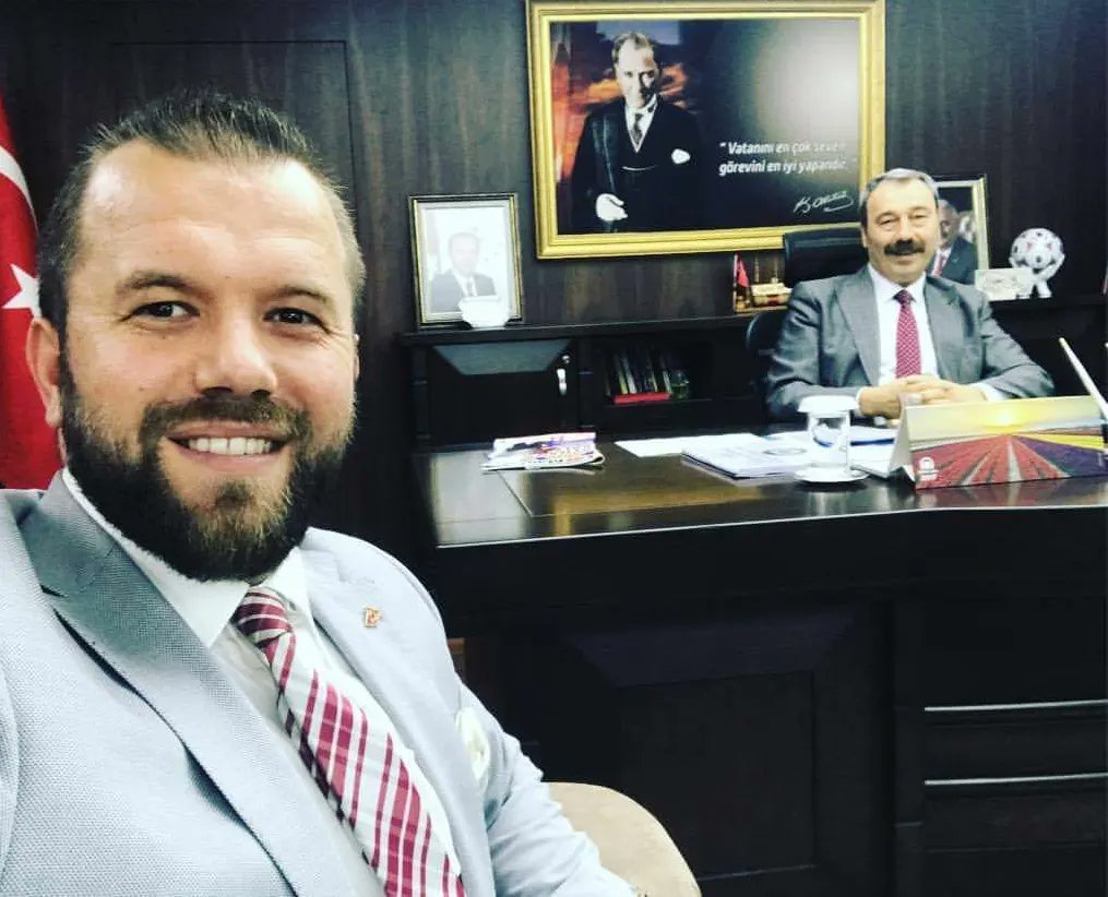 incenecmibursa's tweet photo. #tbt♥️
Bir dönem Bursa Emniyet İl Müdürlüğü yapan kısa zamanda başarısı ile takdir toplayan değerli #OsmanAk müdürümüz ile hatıramız. https://t.co/AG1WtVJTfw