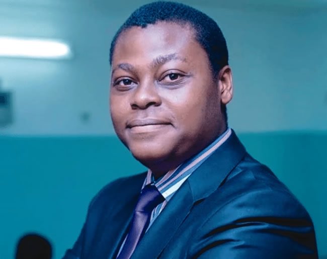 The only journalist you have in mainstream media in Nigeria today, is Rufai Oseni. The rest have brown envelops in their pockets.

THIS IS RUFAI APPRECIATION! We must collectedly protect this golden treasure. 👏