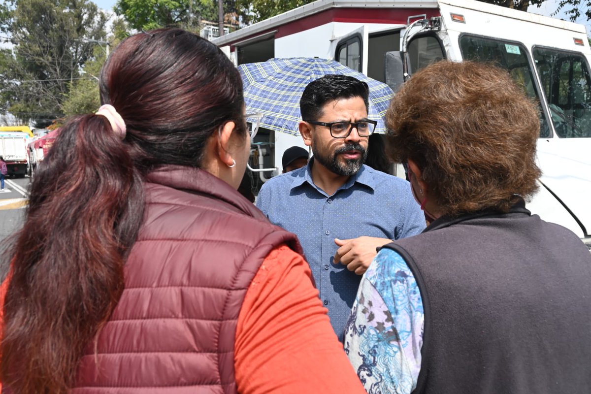 Finanzas_CDMX's tweet photo. ▶️ Seguimos trabajando en mejorar las zonas prioritarias de la Ciudad como parte del programa #BienestarEnTuColonia, hoy el equipo de la #CEVCE de la @Finanzas_CDMX hizo un recorrido con las y los vecinos de la Col. Ex Ejido de Mixhuca en la @IztacalcoAl. https://t.co/wCWBvVQHoP