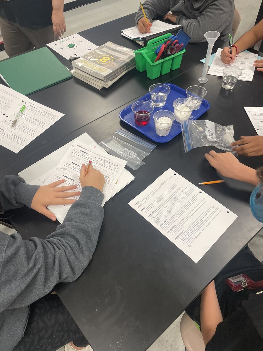 larryhermes's tweet photo. 8th scientists studying chemical reactions at KJH! #kisdscience #kjhstrongertogether https://t.co/vpq4PxHZQZ