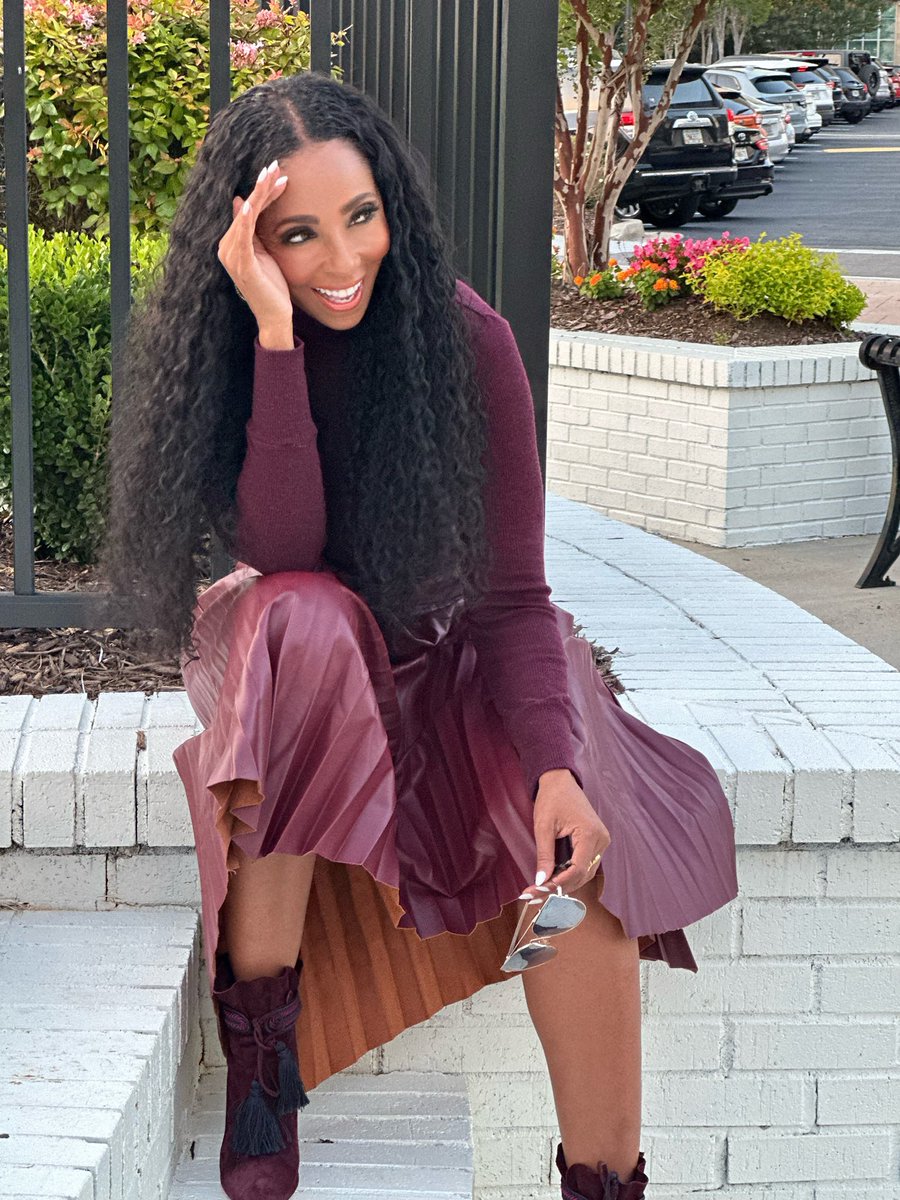 Well helloooo fall! Who else loves a lil’ monochromatic look? 

#OOTD #LetsGo #FallVibes