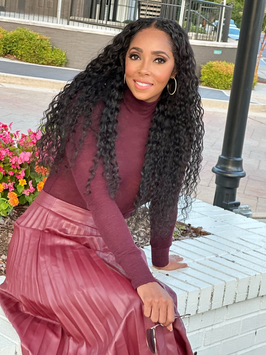 TheBrandista's tweet photo. Well helloooo fall! Who else loves a lil’ monochromatic look? 

#OOTD #LetsGo #FallVibes https://t.co/2b4yIDa25u