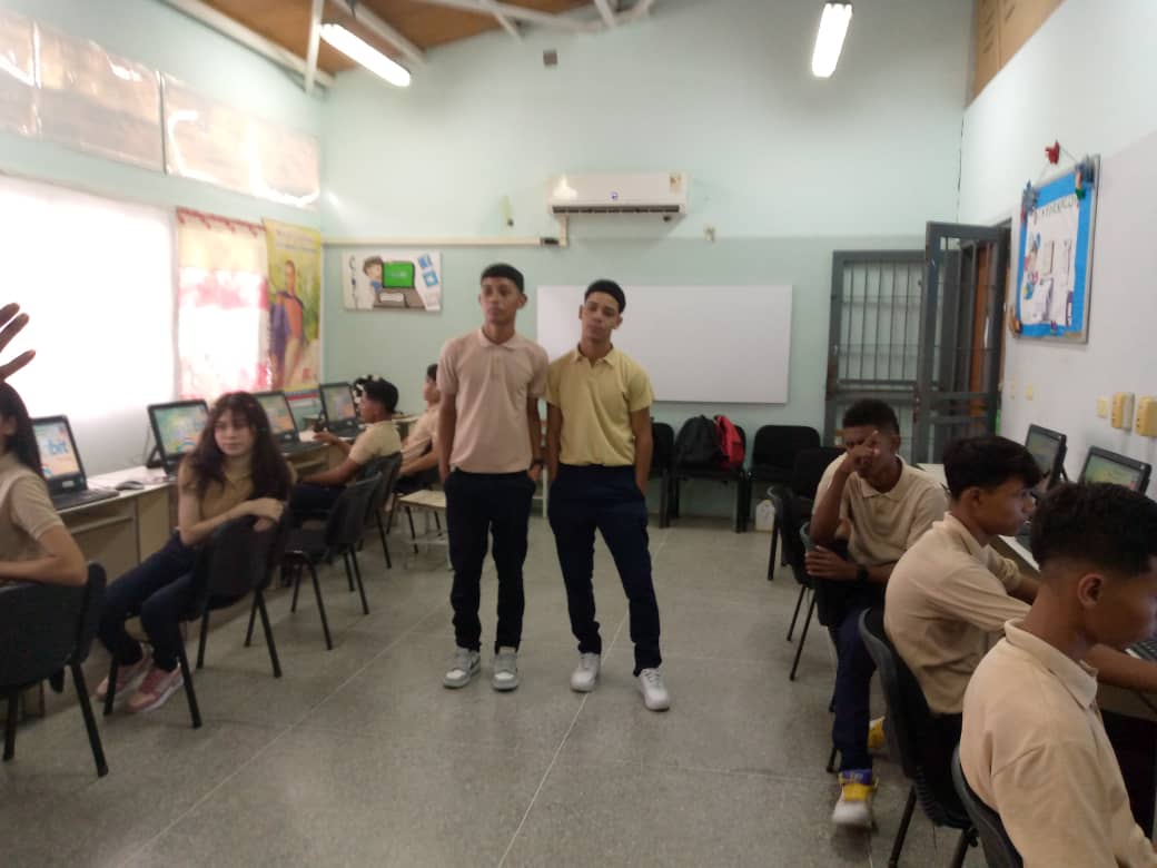 #04Oct 🖥️ Atención a los estudiantes de 4.º y 5.º año, docente Carolina Escalona, donde se realizó un  conversatorio sobre el "uso adecuado del CBIT, normas, deberes y derechos, beneficios, función del tutor CBIT" Tutora Mary Pineda
@MPPEDUCACION
#SomosMayoríaDePaz
#SomosFundabit