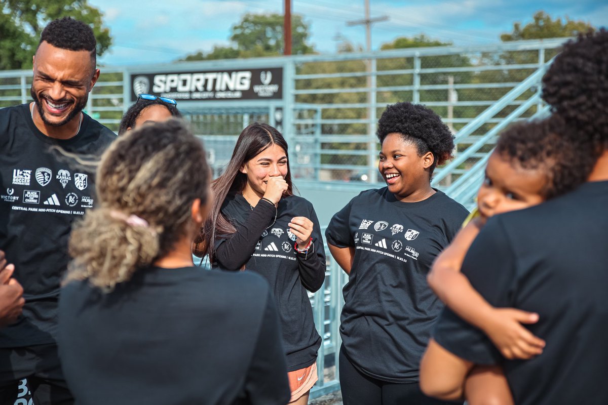 thekccurrent's tweet photo. The world’s sport giving back to our community 🙌

Alongside @BWP_Collective &amp; @BPCMLS, these mini pitches on KC’s East Side will serve as a safe place for local youth to play the greatest game 🖤 https://t.co/Rfd6Qo82l0