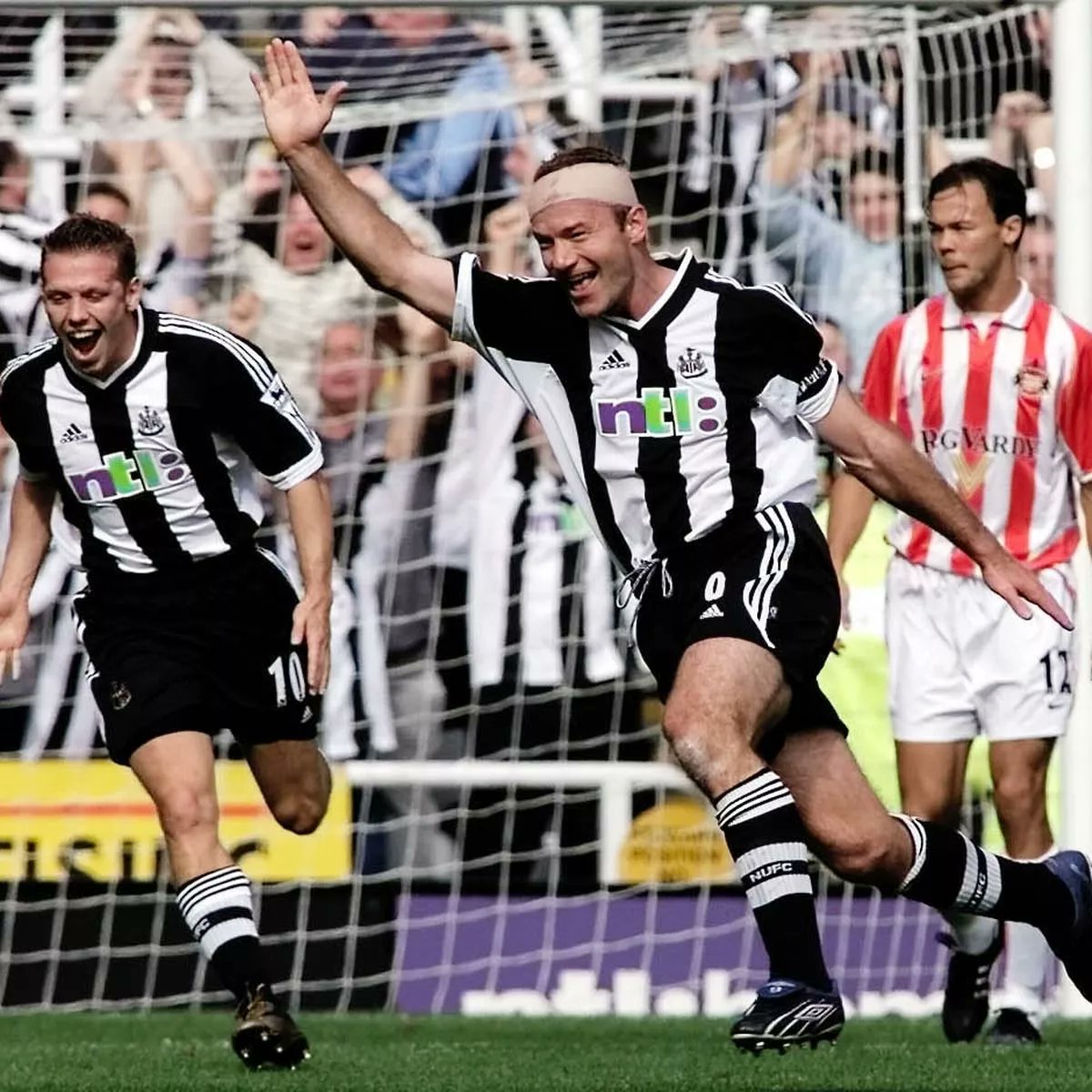 ClintScotswood's tweet photo. Isak has got @alanshearer Sunderland hat on. https://t.co/Thy7CFatbJ